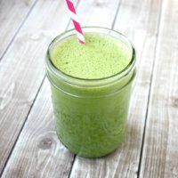 Kale and Banana Green Smoothie | The Healthy Family and Home