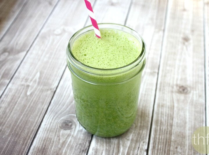 Kale and Banana Green Smoothie | The Healthy Family and Home