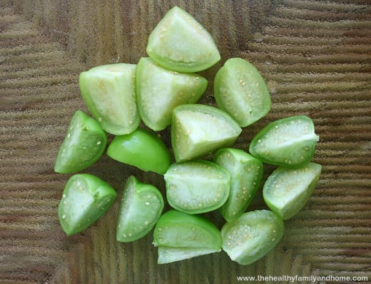 Clean Eating Raw Tomatillo Salsa | The Healthy Family and Home