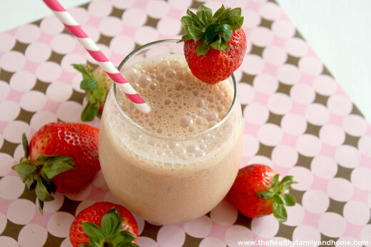 Strawberry-Smoothie-with-"Raw-Fit"-from-Garden-of-Life