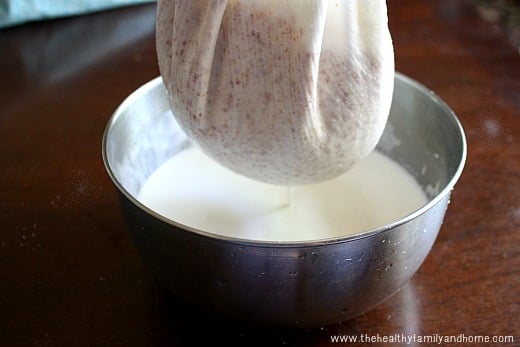 How-To-Make-Homemade-Almond-Milk