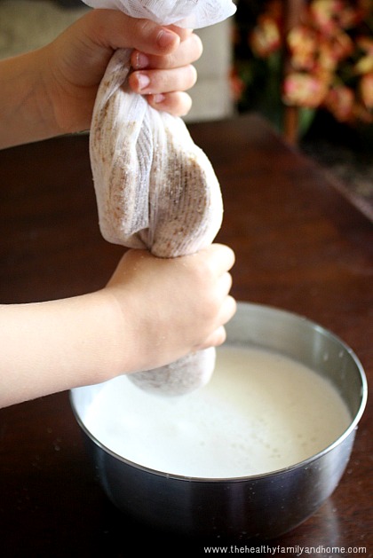 How-To-Make-Homemade-Almond-Milk