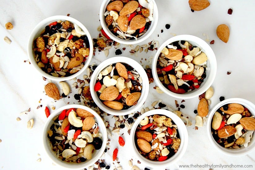 Superfood-Fruit-Nut-and-Seed-Snack-Mix