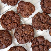 Flourless Vegan Chocolate Chip Pecan Cookies | The Healthy Family and Home