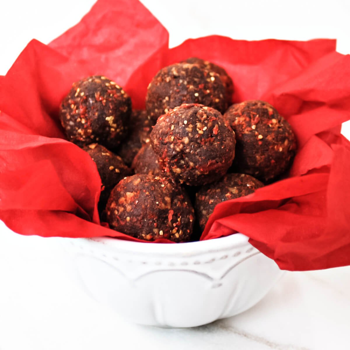 Chocolate Goji Berry Nut Clusters Recipe - Clean Eating