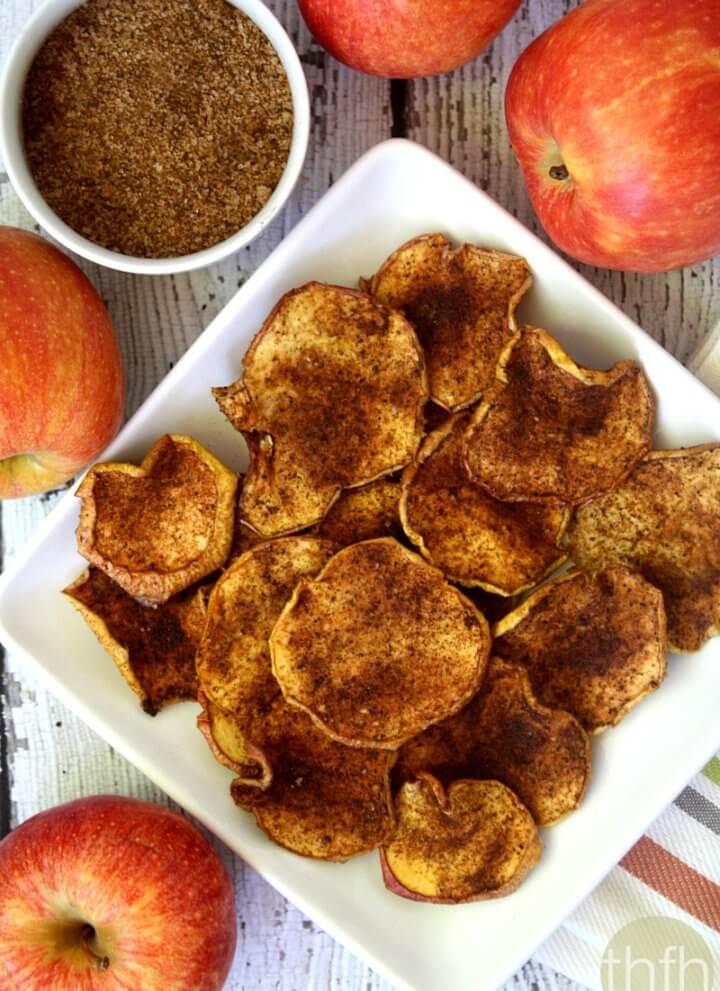 Clean Eating Cinnamon Vanilla Apple Chips - Raw, Vegan, Gluten-Free, Dairy-Free, Paleo,, No Refined Sugar | The Healthy Family and Home