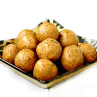 Clean Eating Peanut Butter Protein Balls | The Healthy Family and Home