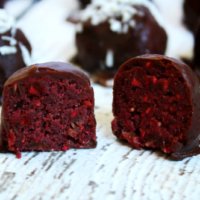 Clean Eating Vegan Raspberry Truffles | The Healthy Family and Home