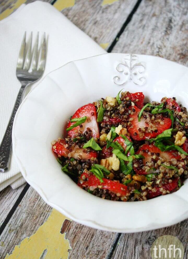 Strawberry and Spinach Quinoa Salad with Balsamic Vinegar | The Healthy Family and Home
